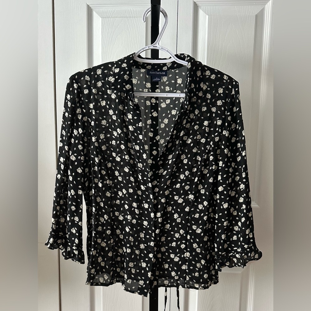 Ann Taylor Black and White Floral silk blouse - Picture 6 of 13